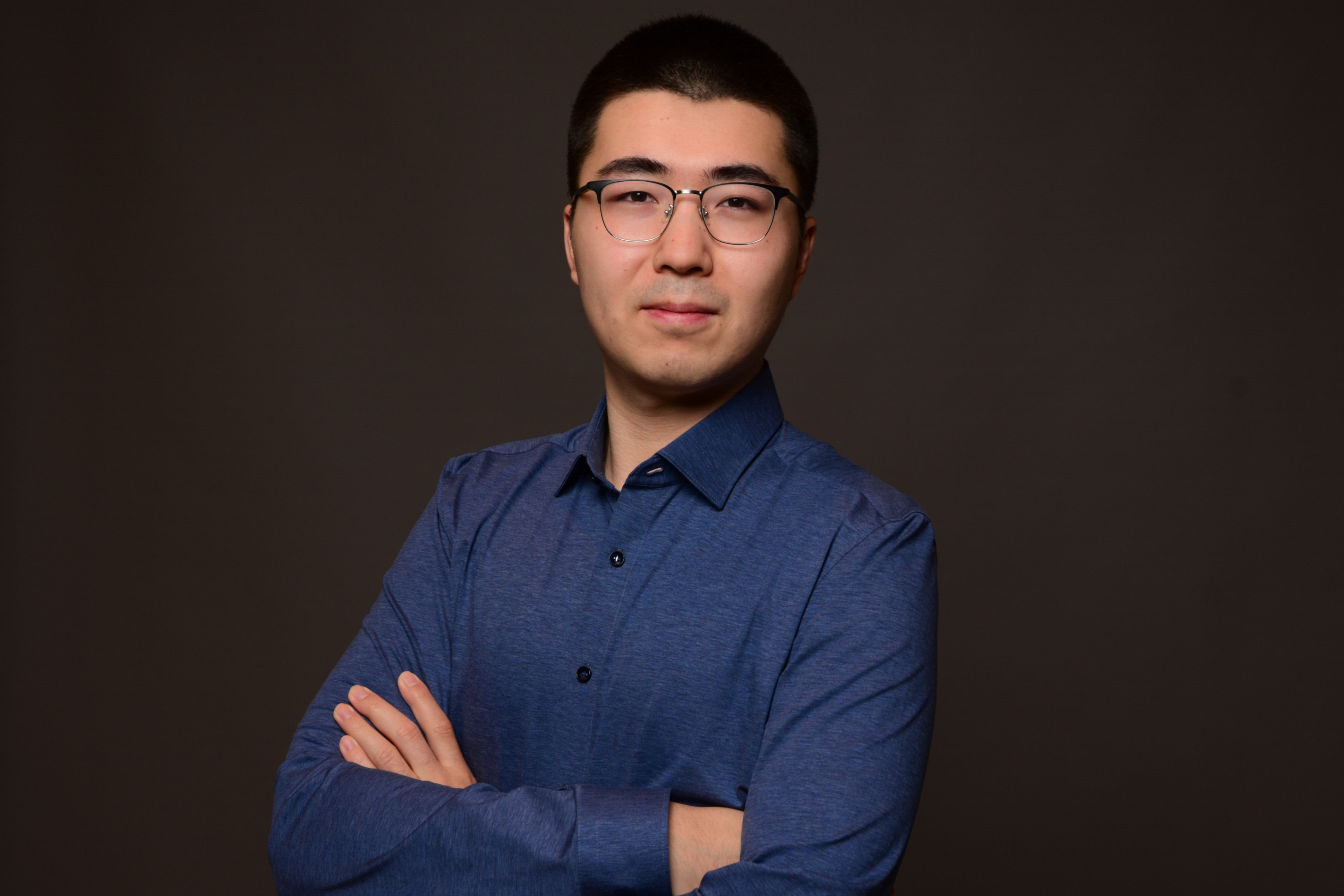 Jiongdao Wang at work with a colleague